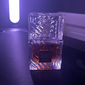 Khamrah Parfym från Lattafa - Säljer denna goa parfym endast för att jag inte använder den det är cirka 90 ml lite mer kvar. Priset är inte hugget i sten.