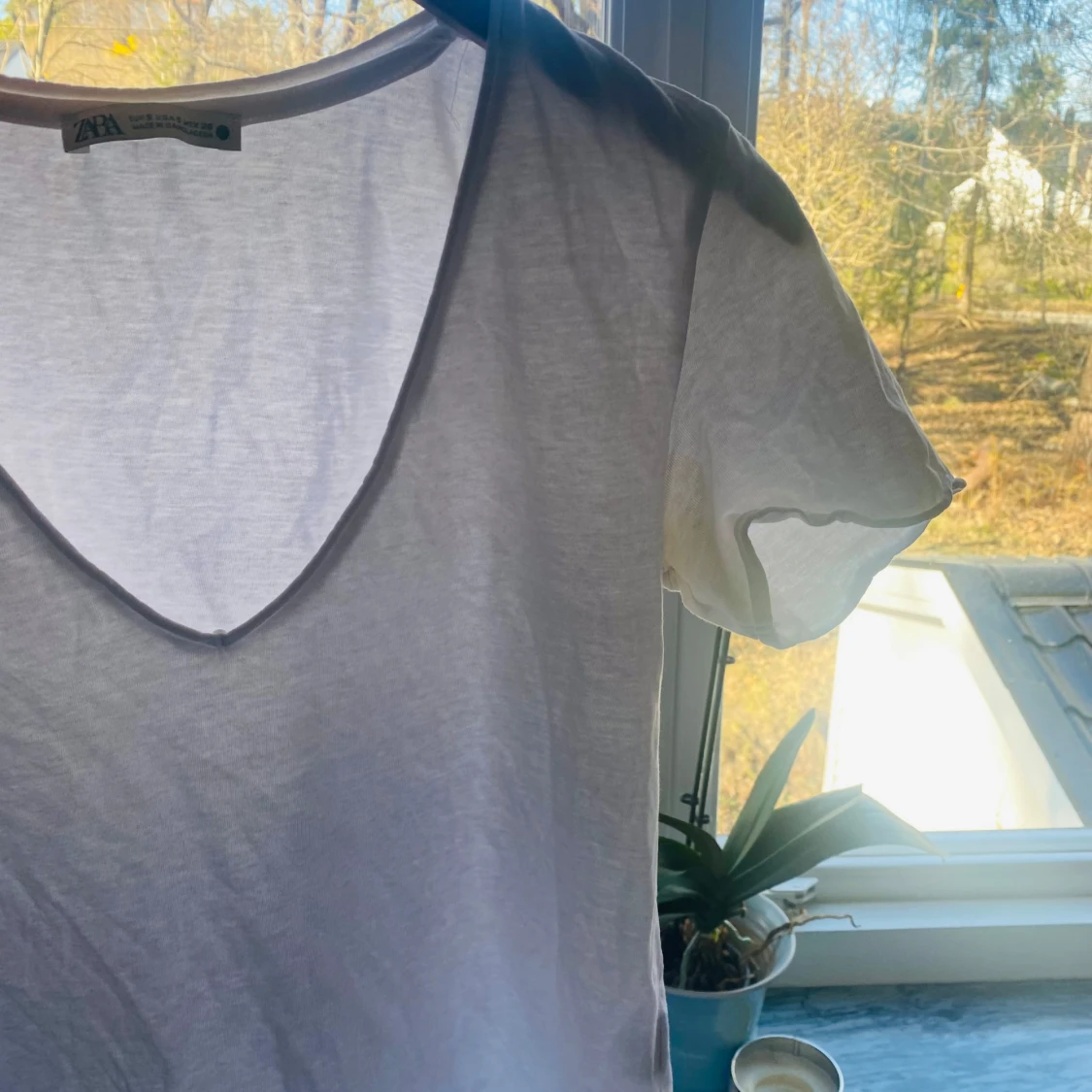 Vit v-ringad t-shirt från Zara - 1