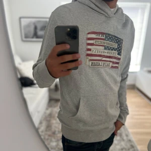 Ralph Lauren denim and supply hoodie (NYSKICK)  - Otroligt fet hoodie i toppskick, priset kan såklart diskuteras! Stor efterfråga på dessa, nyskick 