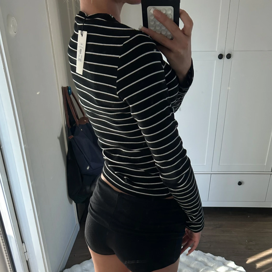 Svartvit randig långärmad tröja - 1