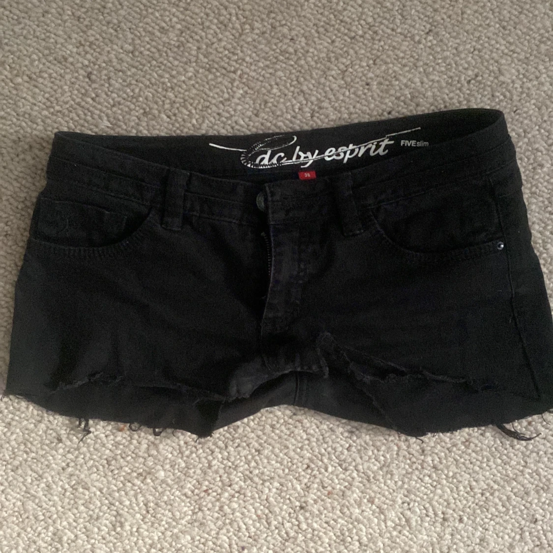 Två par jeansshorts, svart & blå lågmidjade  - 1