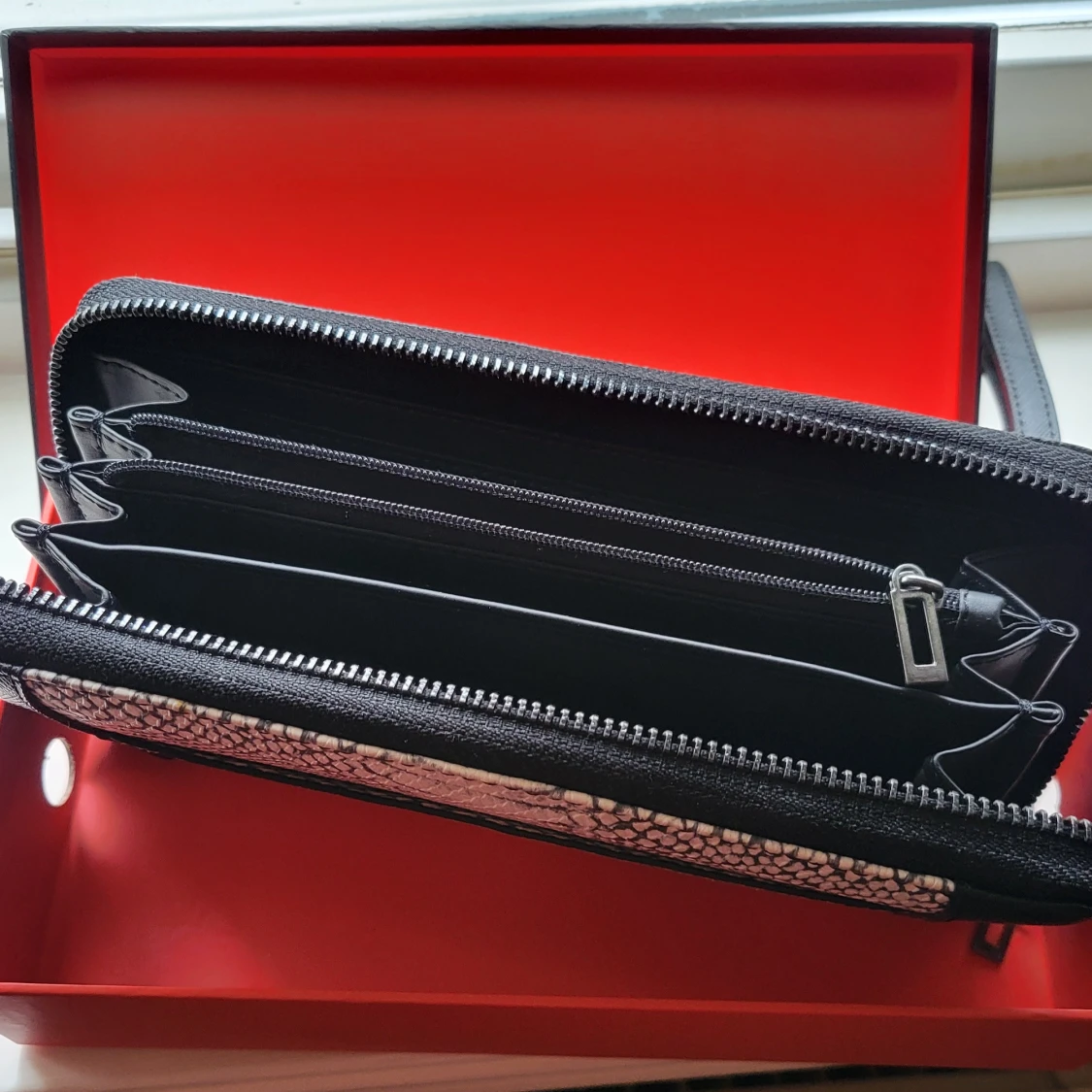 Guess plånbok med ormmönster - 3