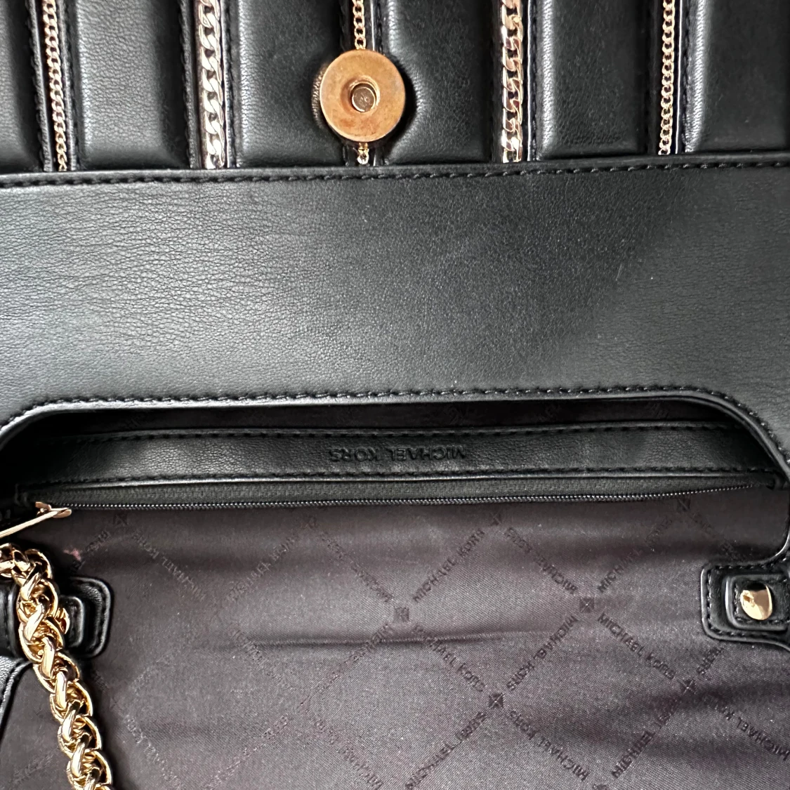 Svart Michael Kors axelväska i skinn - 4