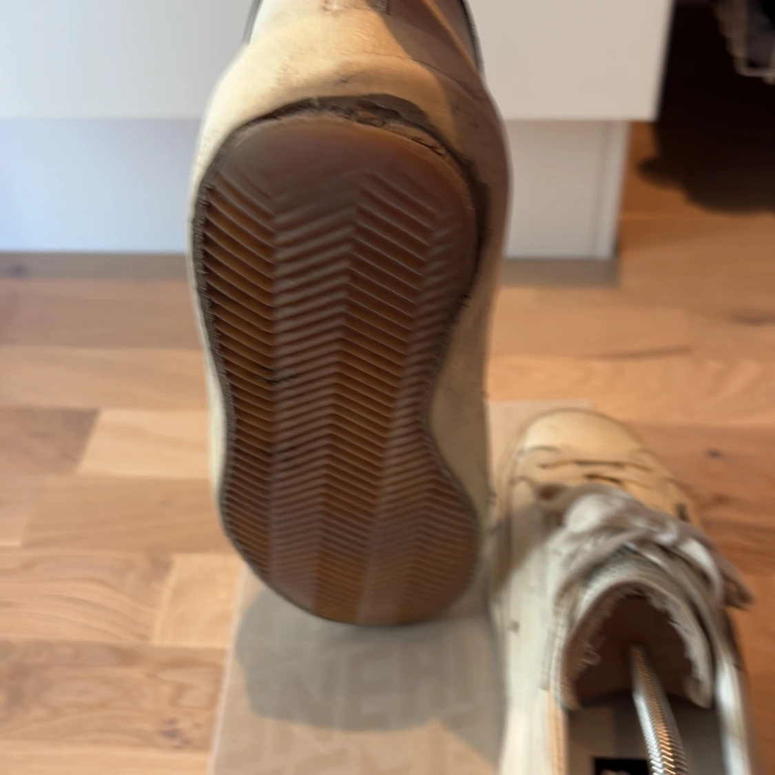 Golden Goose vita sneakers med mörkblå stjärna - 3