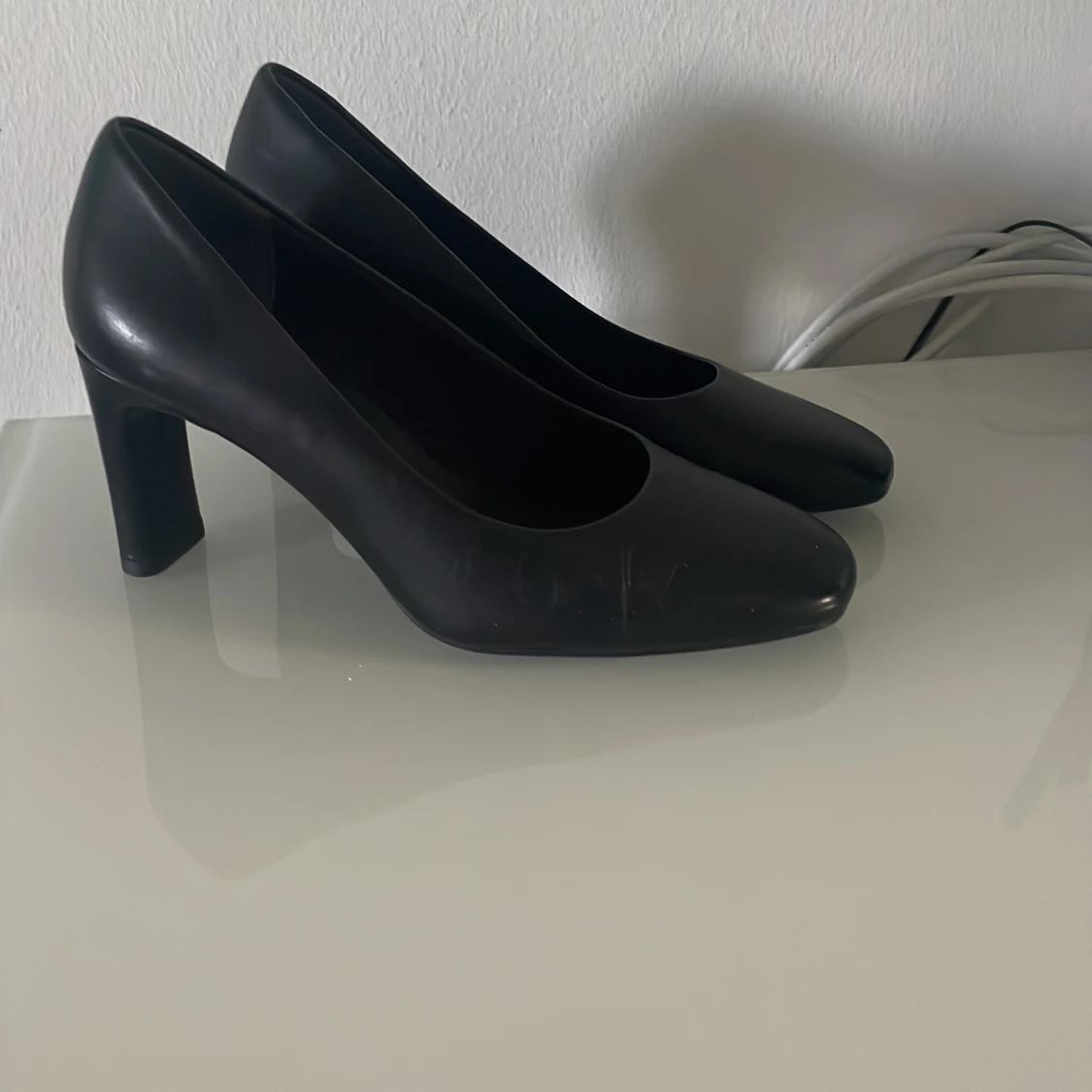 Svarta klassiska pumps med klack