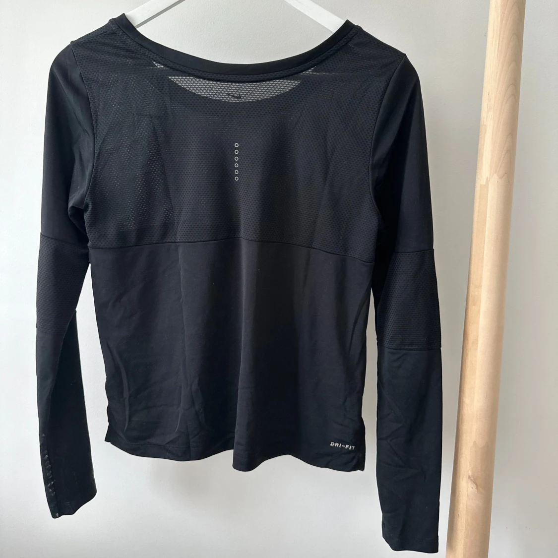 Nike svart långärmad Dri-FIT träningströja - 1