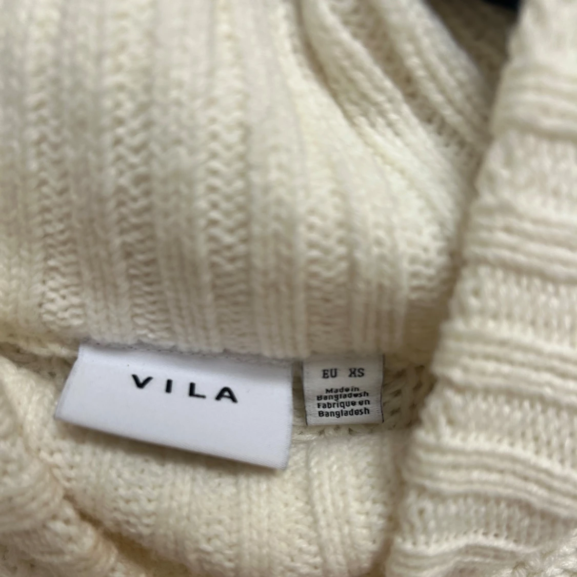 Vit polotröja med flätmönster från Vila - 3