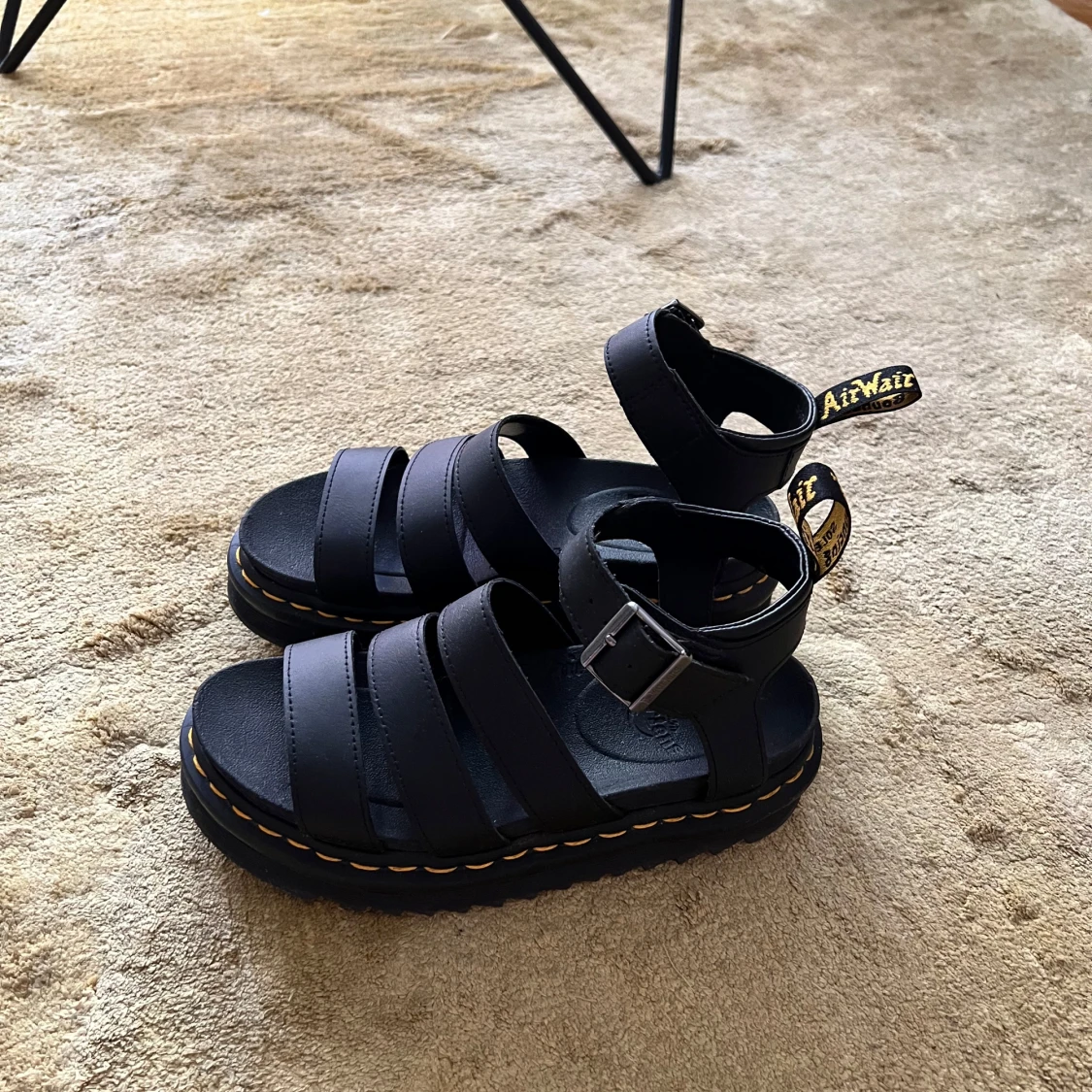 Svarta Dr. Martens sandaler i skinn - 1