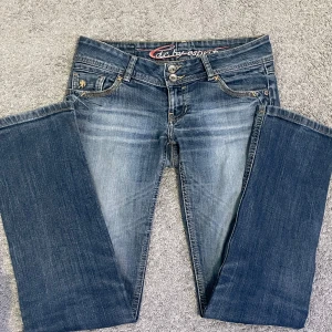 Blå jeans från Esprit - Snygga blå lowwaist jeans från Esprit. Skriv om du undrar nått💕