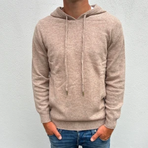 Kashmir/Merino hoodie - Beige Kashmir/Merino hoodie | Storlek XS | Modellen är 177cm lång, passar lite kortare | Endast testad, därför är skicket 10/10 | Hör av dig vid frågor🌟
