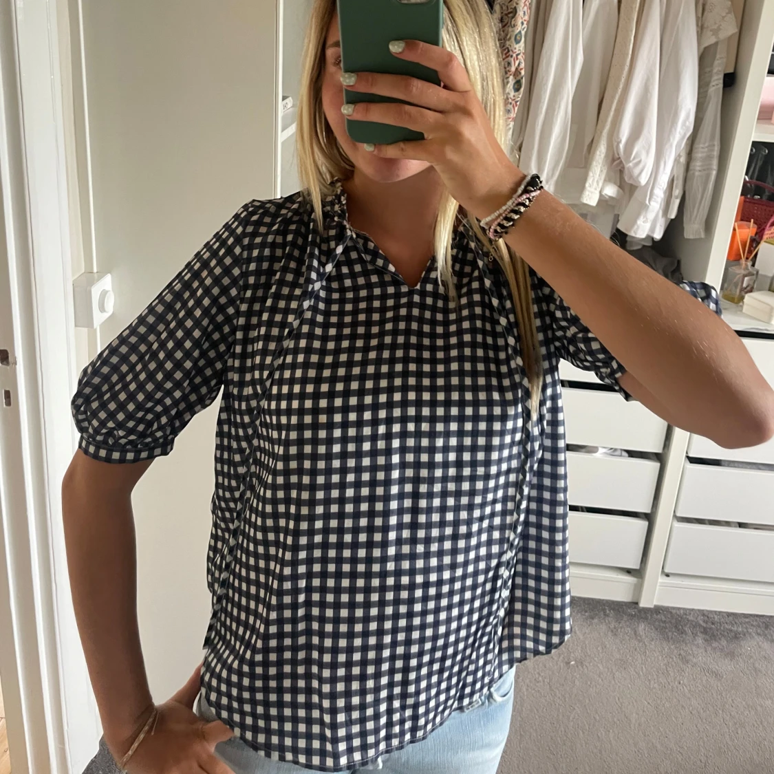 Blåvit rutig blus med puffärm - 2