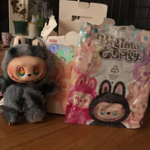 Big Into Energy - En helt oanvänd Labubu. Det är den som är secret. Mycket gott skick. Skriv vid minsta lilla fråga 😃