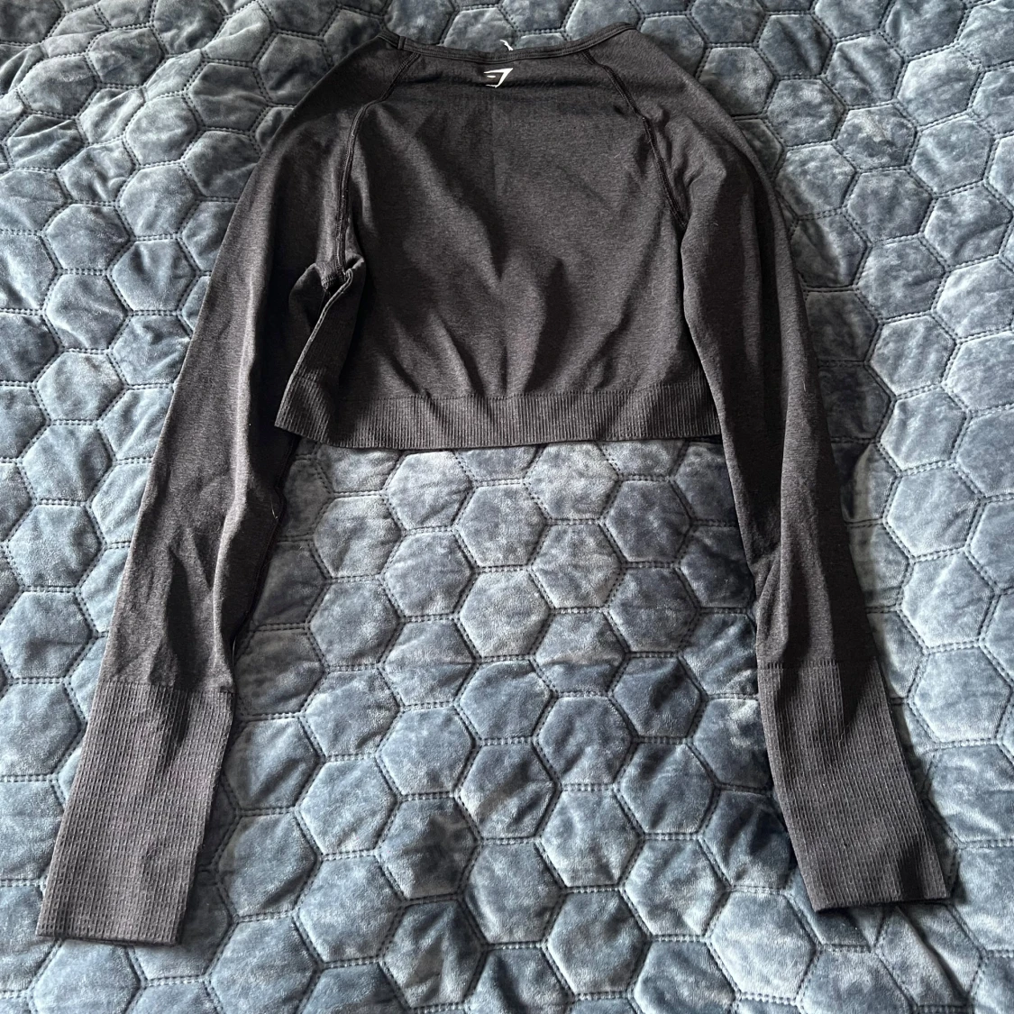 Gymshark croppad svart långärmad träningströja - 1