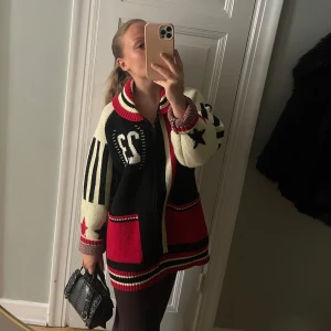 Jaded London stickad cardigan  - Använd ett fåtal gånger så i fint skick, storlek s/m, nypris 1450 💕