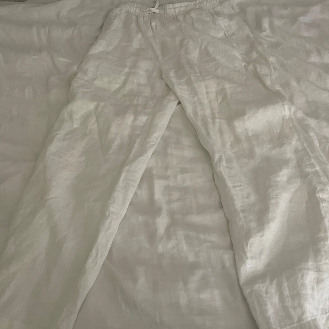 Vita linnebyxor med resårmidja