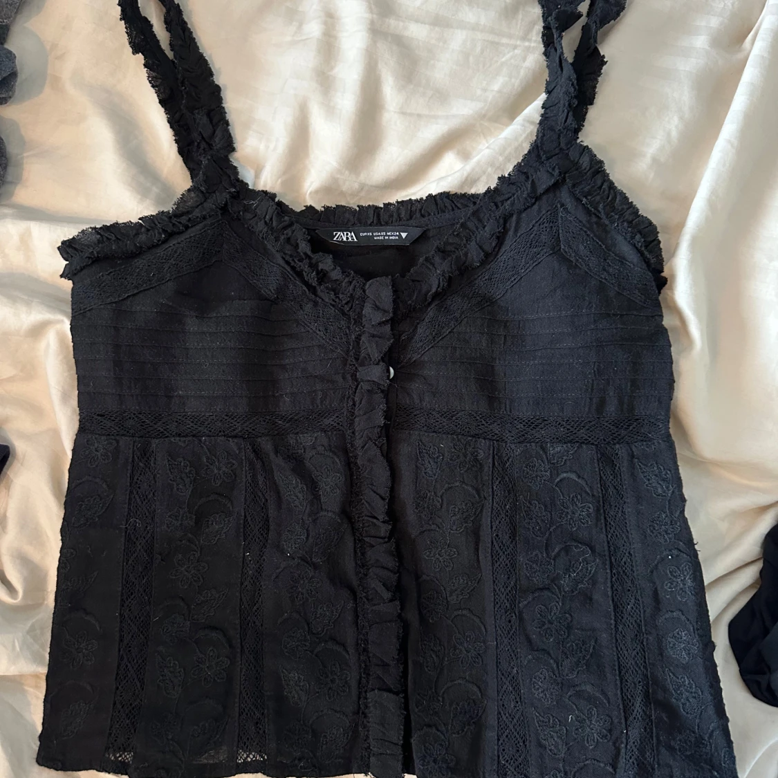 Svart blommig linnetopp från Zara