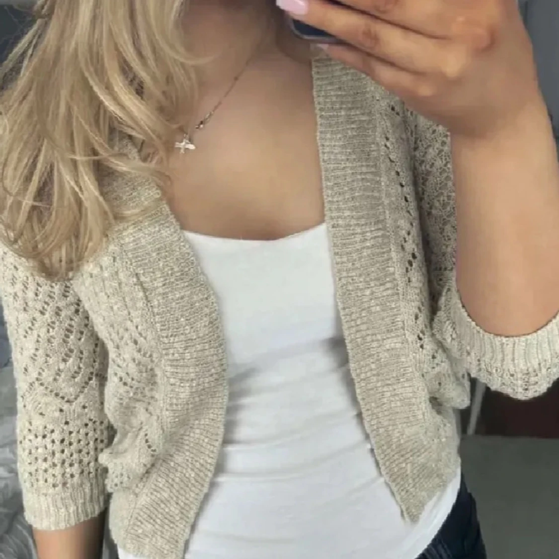 Beige trekvartsärmad kofta