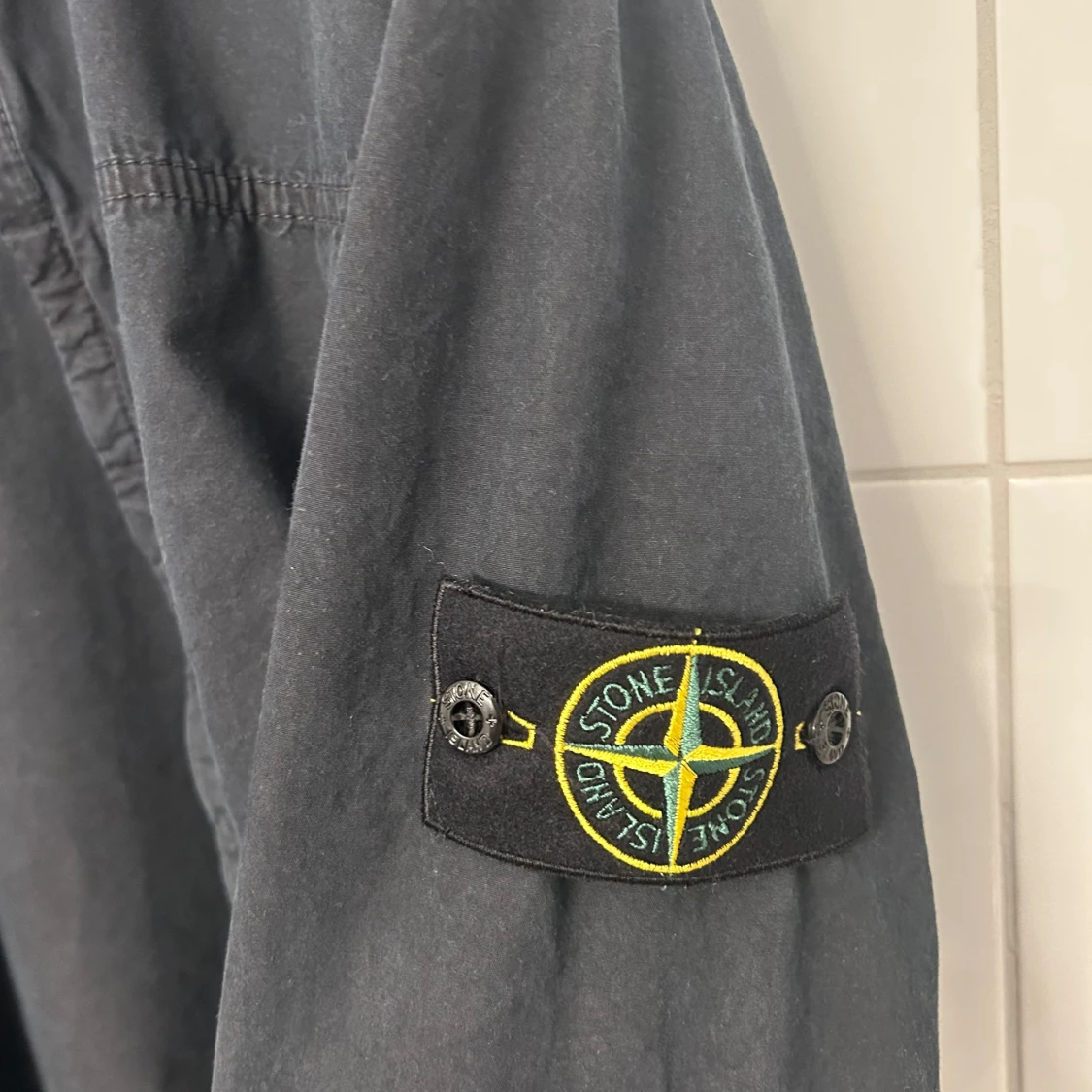 Svart overshirt från Stone Island - 1