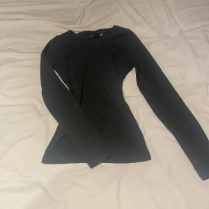 Mörkgrå långärmad tröja Firefly XS - Säljer denna tröjan eftersom jag aldrig använder den längre. Den är nästan aldrig använd och i väldigt bra skick. 