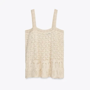 Beige stickad linnetopp med spets - Fint beige linne från Zara som är slutsålt. Linnet är i storlek xs men passar även s, oanvänd med lappar kvar🌸