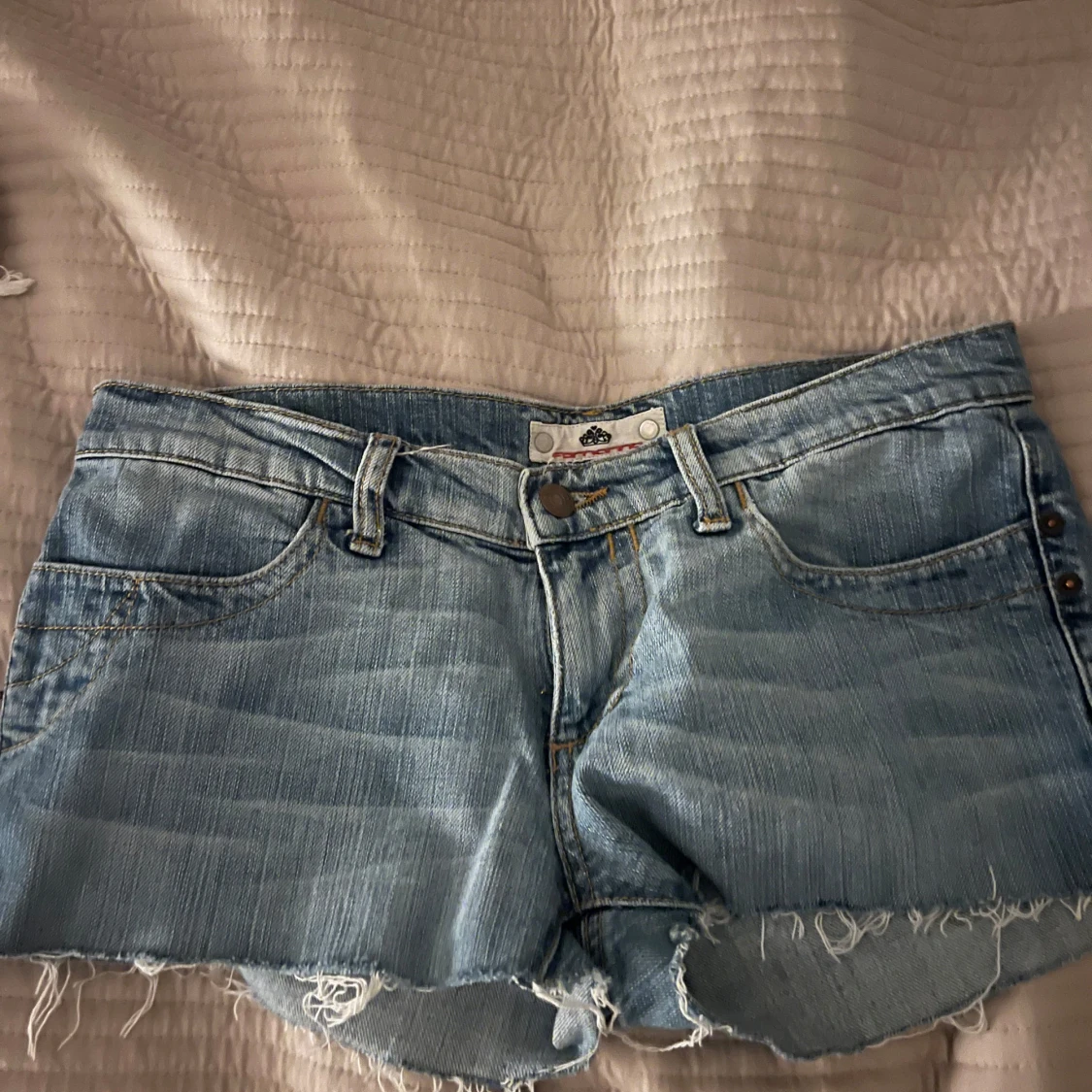 Ljusblå jeansshorts från Fornarina