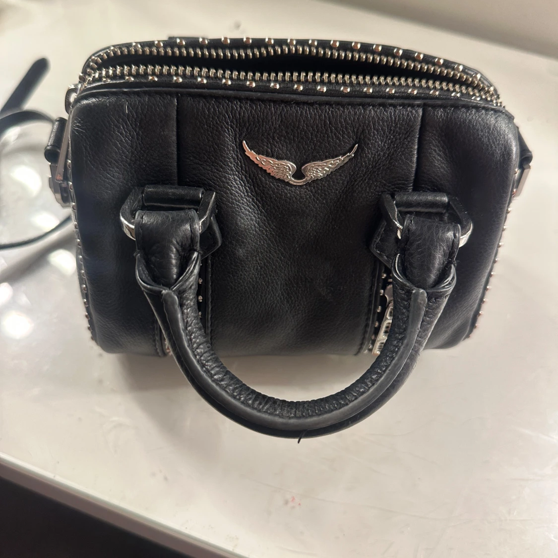 Svart zadig voltaire väska