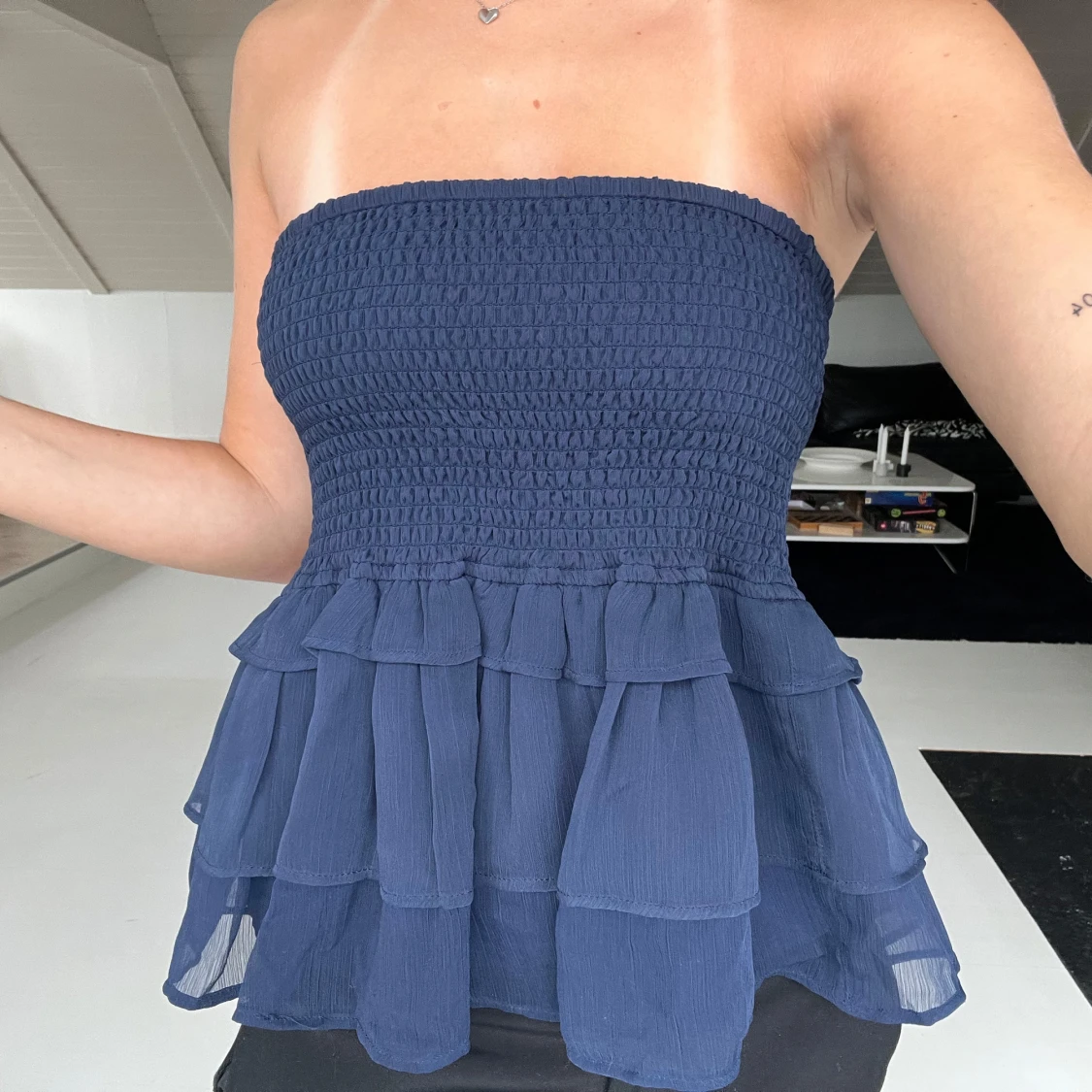 Mörkblå bandeau tubtopp med volanger - 1