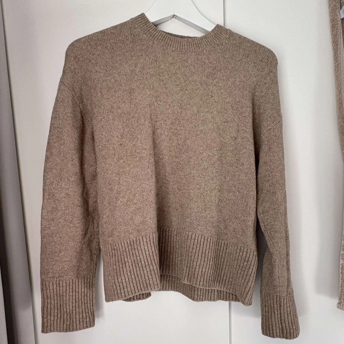 Beige stickad tröja från & Other Stories - 2