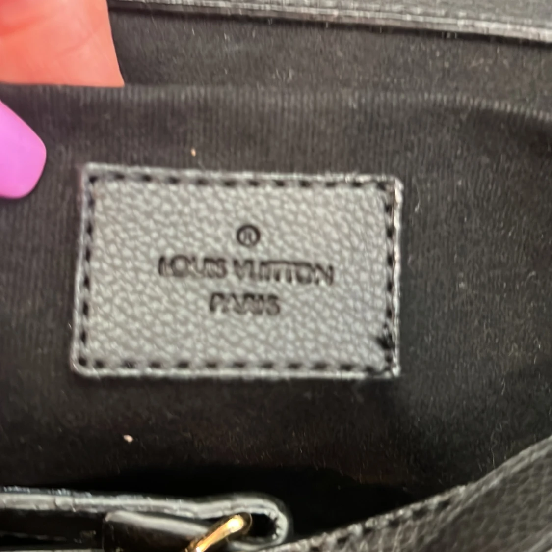 Svarta väskan har  - 3