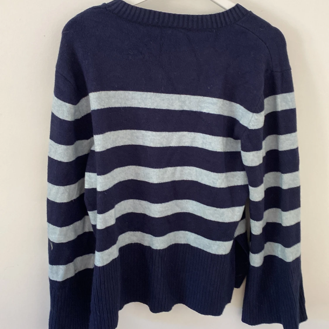 Randig blå stickad tröja  - 3