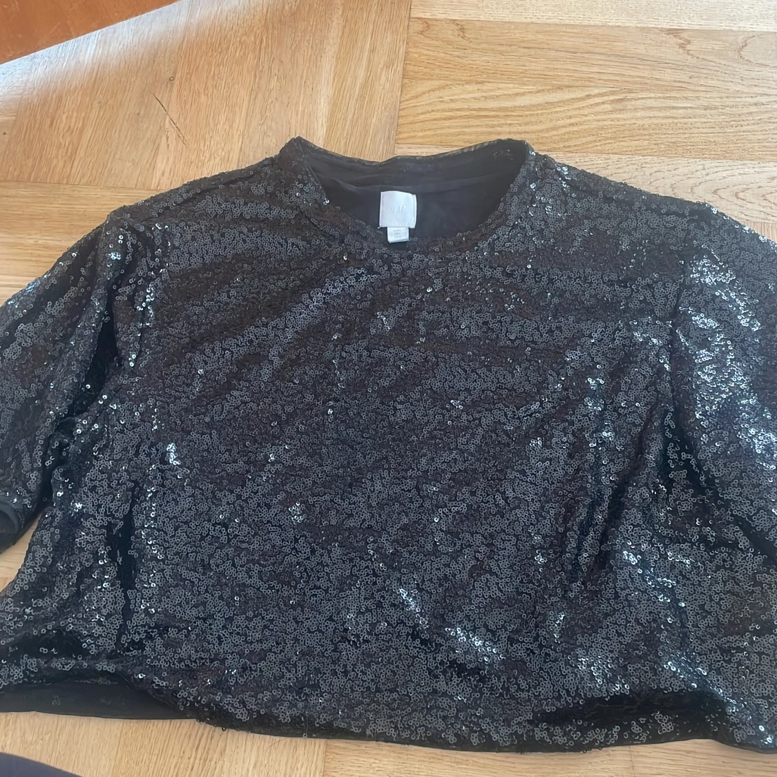 Svart paljettopp från H&M