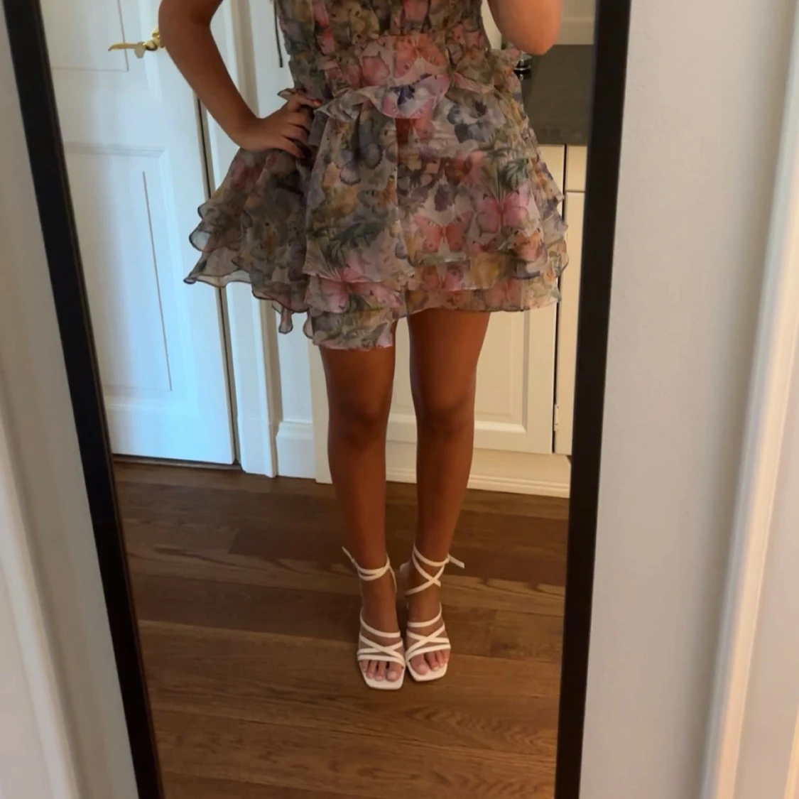 Blommig kortklänning från Miss Rosier