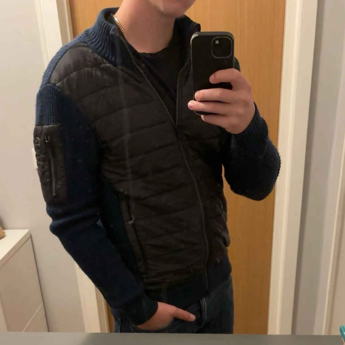 Mörkblå hybridjacka från Snoot