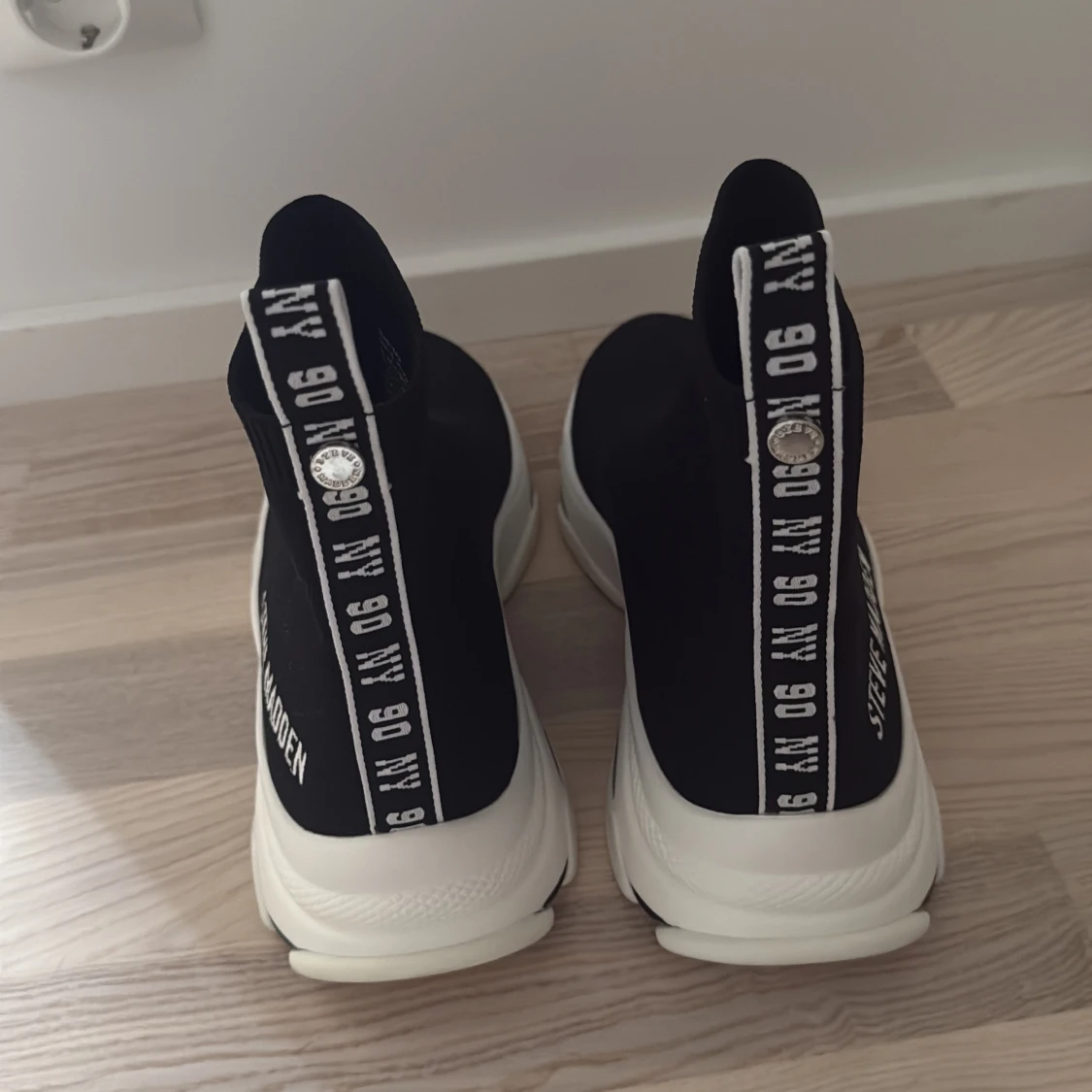 Svarta sock sneakers från Steve Madden - 2