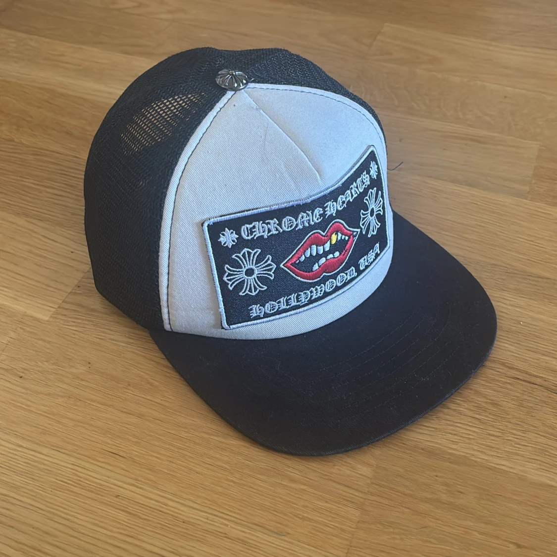 Chrome Hearts truckerkeps med patch