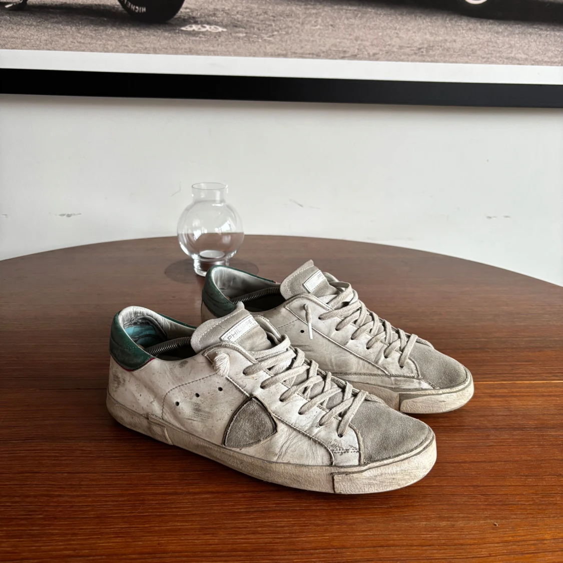 Philippe Model vita sneakers med gröna detaljer - 1