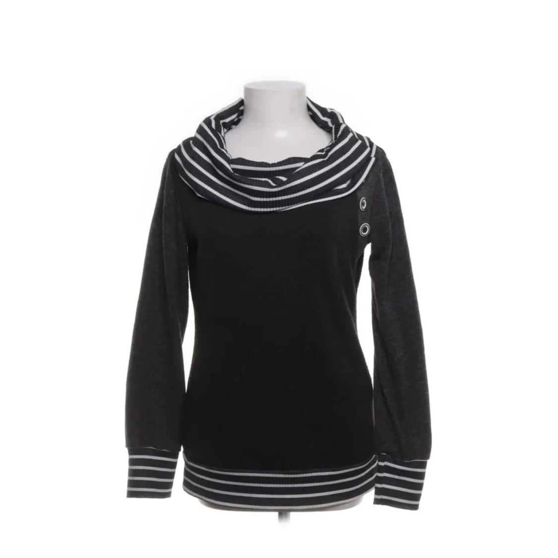 Svart tröja med randig krage från Lucky