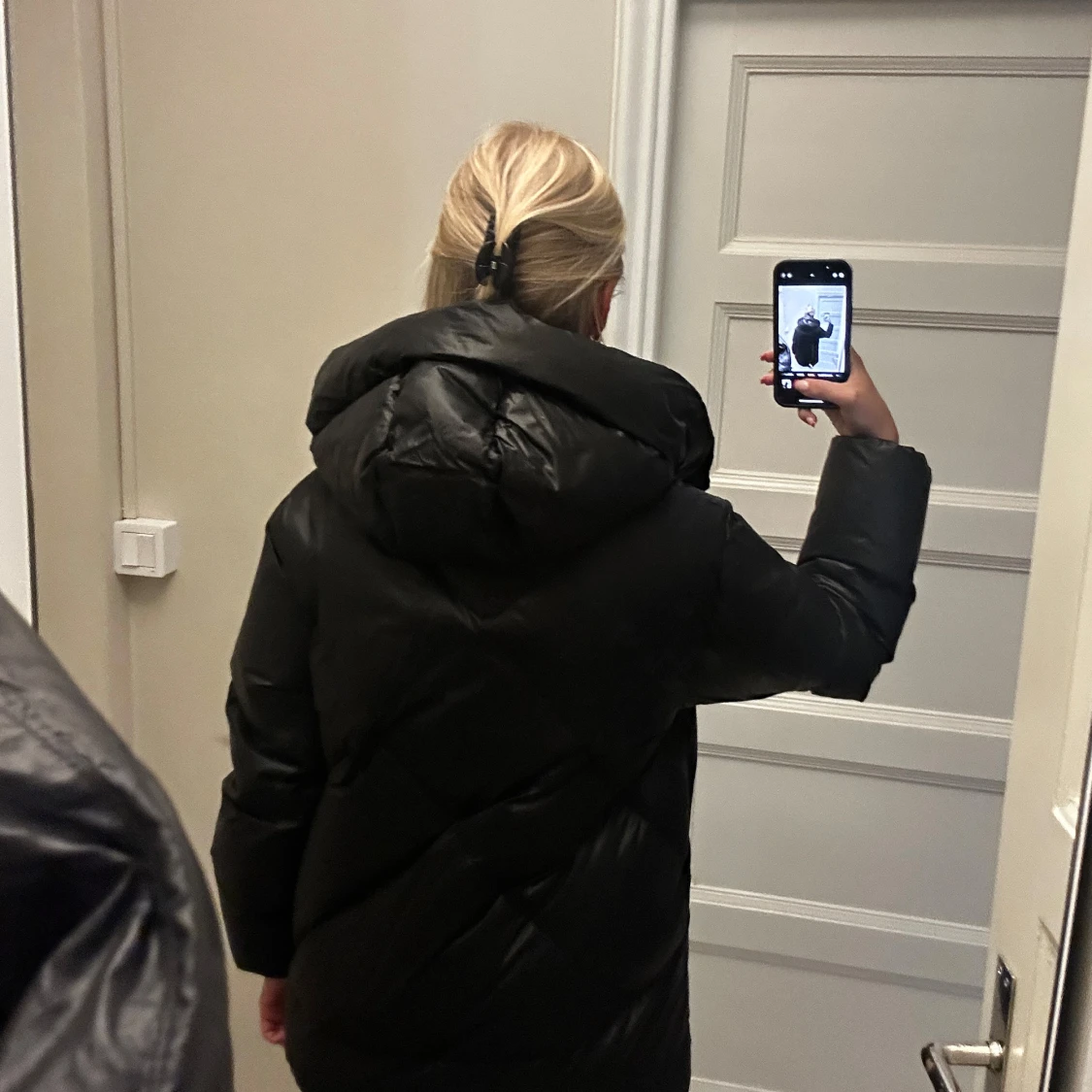 Svart pufferjacka från Massimo Dutti - 2