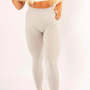 X-shapes tights  - Helt nya grå träningstights från x-shapes i storlek L. Använda en gång. 