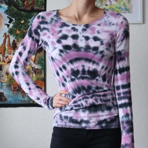 Tie-dye - Egenfärgad, tight tröja 