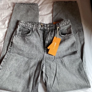 Jeans  - Skit snygga jeans från Gina Tricot, aldrig använda pågrund av att dom är för små
