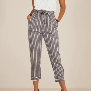 Tygbyxor - Randiga tygbyxor ifrån showpo i gråblå! Storlek xs. Knappt använda alls☺️