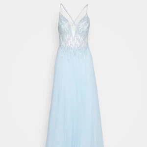 Balklänning - Intressekoll på min balklänning från studenten förra året, den är slutsåld online och i fint skick 💘