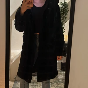 Lång jacka  - Lång varm varm jacka som passar till allt älskar den så mycket brukar ha den till många olika Outfits