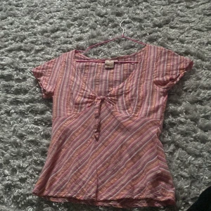 Blus - en super gullig blus från Indiska, i storlek S, sitter jätte fint, använd fåtal gånger❤️