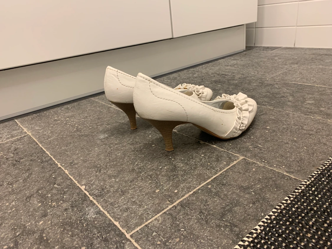 Vita högklackade skor - 90