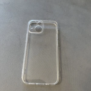 iphone 13 mini genomskinligt skal - Aldrig använt då jag köpte fel storlek och märkte efter jag öppnade paketet. Frakt kostar 13 kr❣️ Kontakta gärna om du är intresserad eller har andra frågor <3