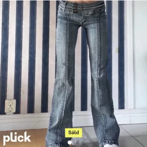 LOWRISE JEANS  - Super snygga, perfekt skick. Köpta på Plick men för små tyvärr. Midjemått: 75cm innerbensmått: 82cm