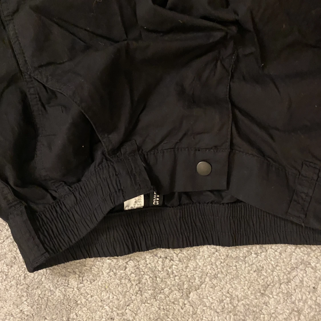 Svarta cargo byxor - 91