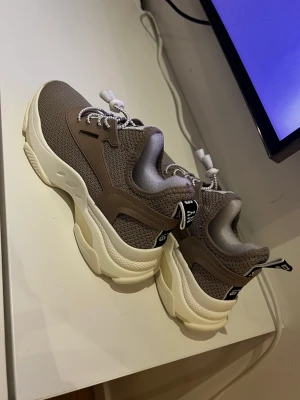 Steve madden skor - Helt nya Steve madden skor i storlek 38.